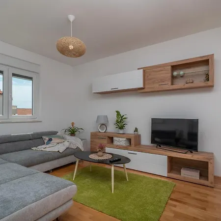 Apartment Modern W Terrace 2 Min Walk To The Okrug Gornji