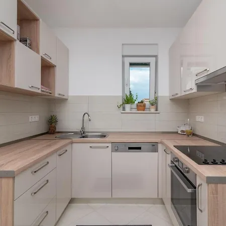 Modern W Terrace 2 Min Walk To The *