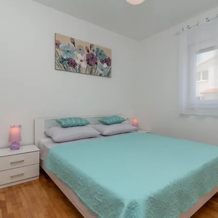 Apartment Modern W Terrace 2 Min Walk To The Okrug Gornji