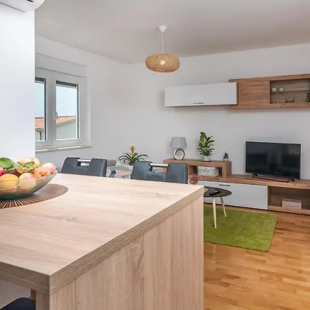 Modern W Terrace 2 Min Walk To The Okrug Gornji
